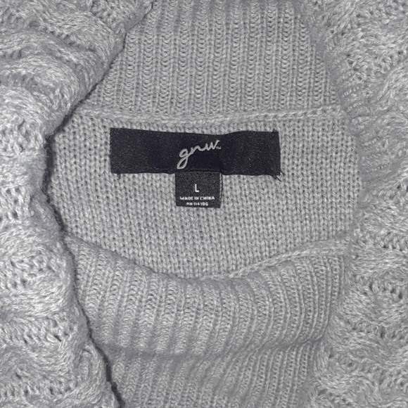 sweater - Picture 3 of 3